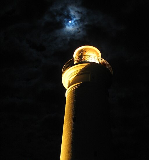 File:Macquarie lighthouse at Midnight at Full Moon.jpg