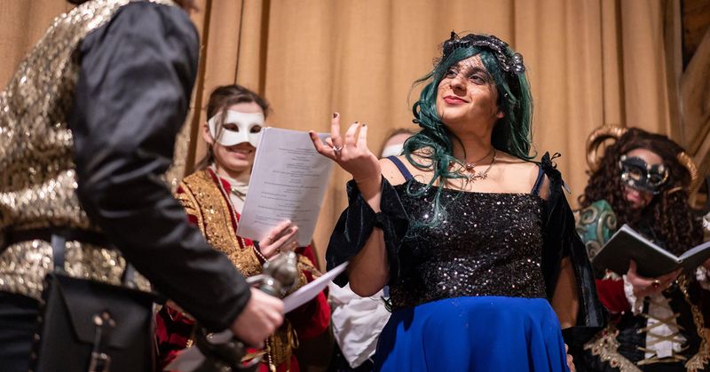 File:Seductive and Mysterious.jpg