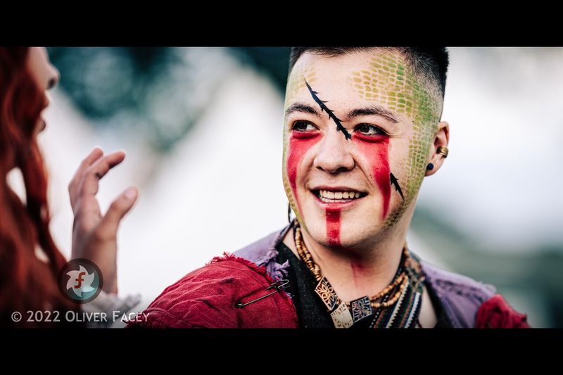 File:Warpaint Smiling.jpg