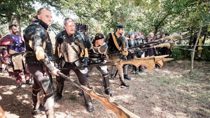 File:Shoulder to shoulder.jpg