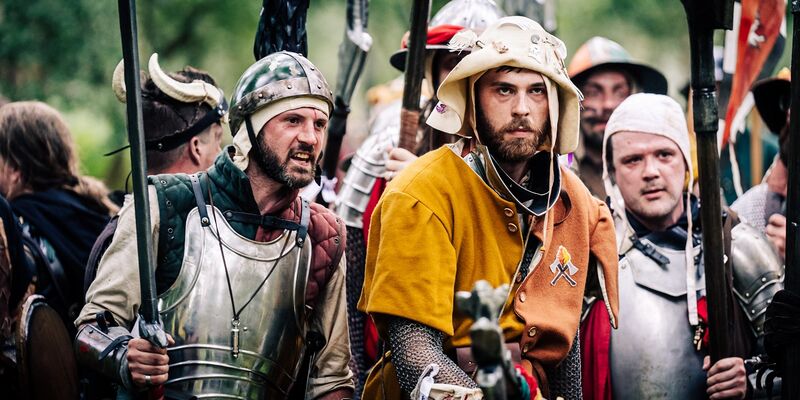 File:Dour Marchers.jpg