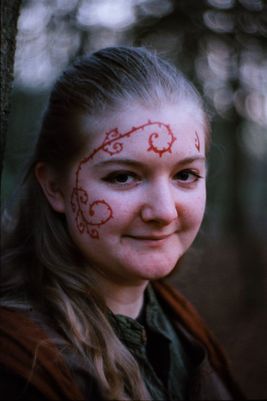 Eleanor Hingley, playing Senara of Stormwise Striding