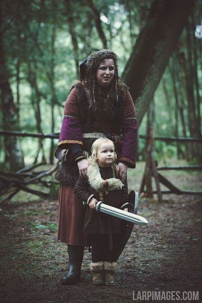 File:Tiny Winterfolk.jpg