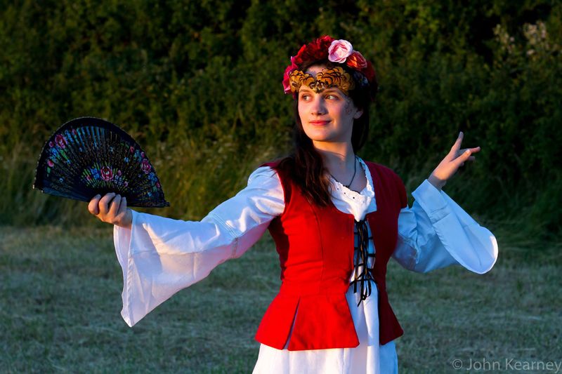 File:Dawn Feathered Brow.jpg