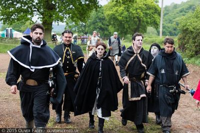 Even without obvious Chapter symbols, a lot can be achieved with matching colour schemes and pieces of costume - the similar hoods on these Suns of Couros help create a feeling of uniformity.