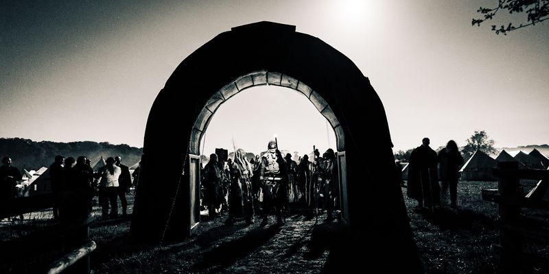 File:Two Silhouettes.jpg