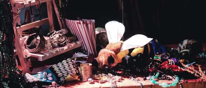 File:The Bee Of Prosperity Blesses You.jpg