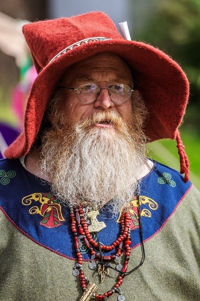 File:Varushkan Spectacle.jpg