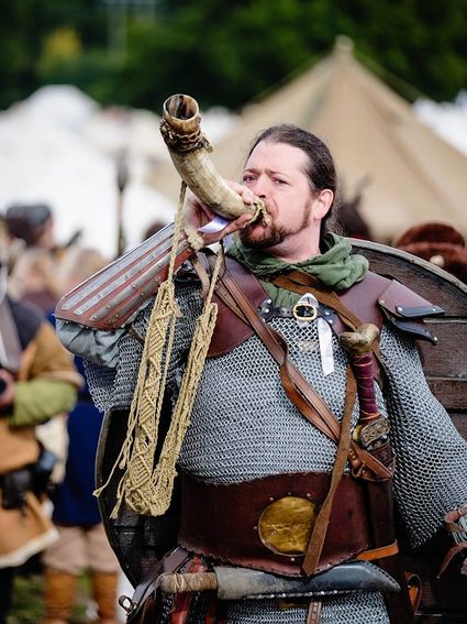 Even when it is not being used in religious ceremonies, an Echo of Glory is often used to sound rousing notes before a battle - or to signal a charge.