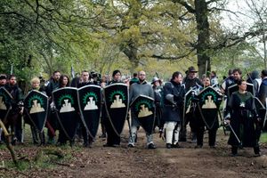 Large kite shields with a uniform design - the chapter emblem of the Shattered Tower in this case.