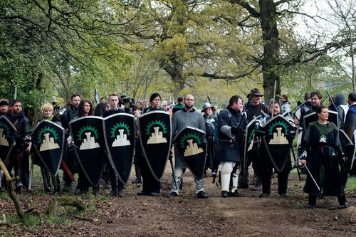 Large kite shields with a uniform design - the chapter emblem of the Shattered Tower in this case.