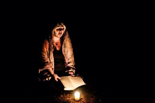 Illuminate Sidra of the Court hunts secrets in the dark