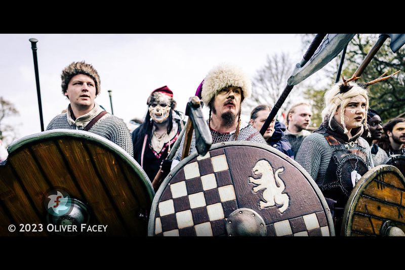 File:Pensive Varushkans.jpg