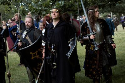 The two members of the Felix's Watch chapter have the same cross-keys motif repeated in their costume.