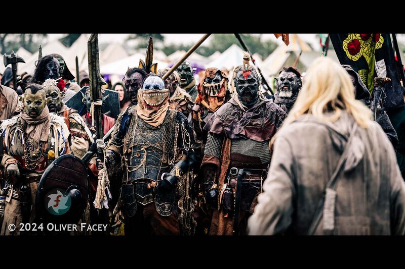 File:Ready at the gate.jpg