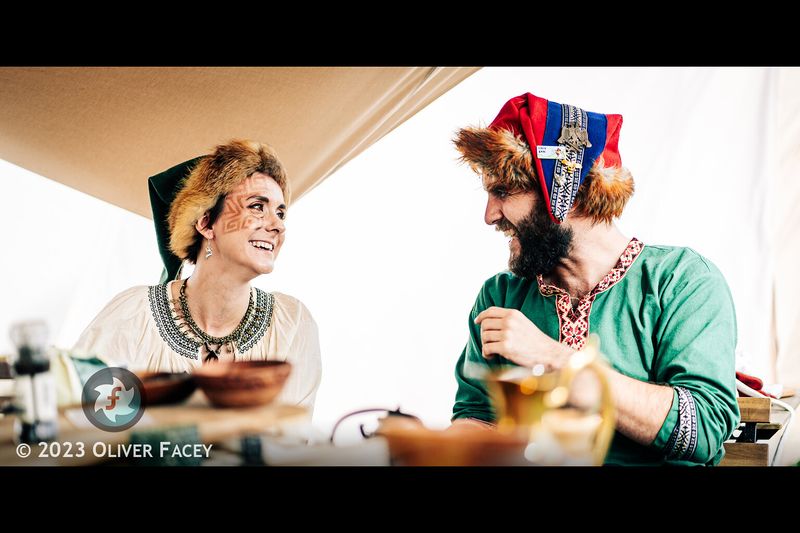 File:Bee on the Bonnet.jpg