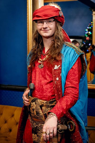 File:Fine Red Headscarf.jpg