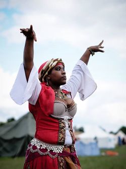 White is often avoided by the Freeborn due to its association with poverty, but the rich colours and fine decoration on the outer dress leaves no doubt as to the prosperity of this sutannir.