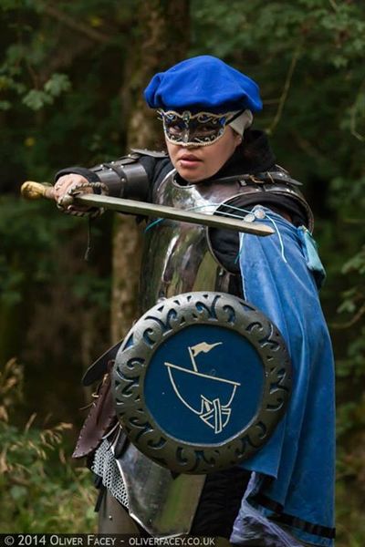 Some people claim it is impossible to look good in heavy armour ...