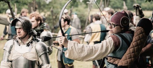 A beater in gambeson and padded armour.