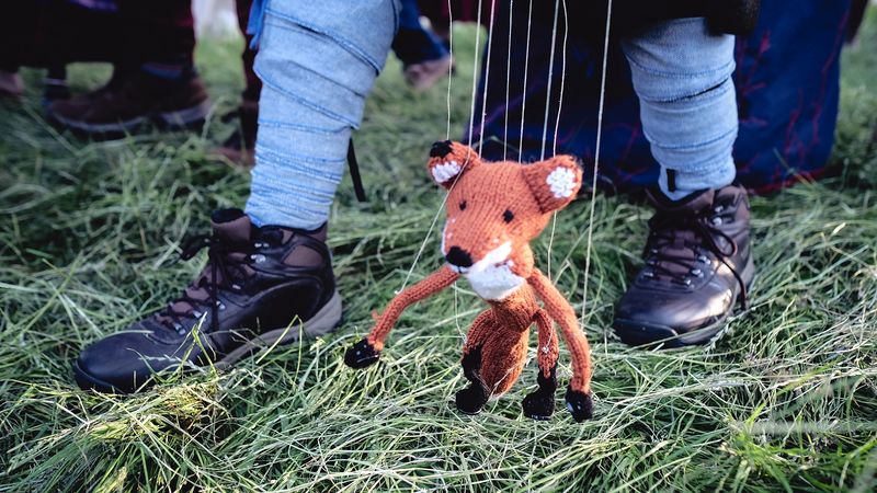 File:Fox on a String.jpg