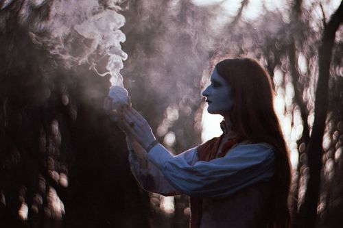 Scented steam or smoke, inhaled by the visionary, provides occult insight.