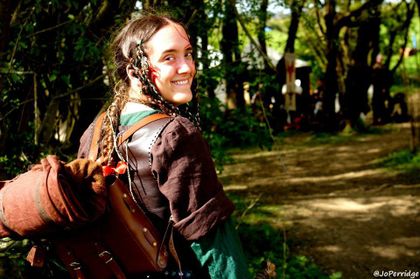 Eosffair of the Pathfinders Striding leads the way to the Navarr campgrounds.