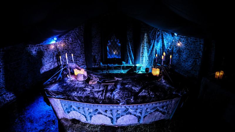 File:Four and Four.jpg